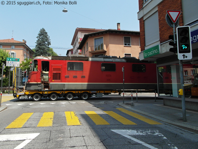 FFS Re 4/4 II 11274 da rottamare in centro a Lugano